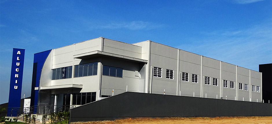 Amplo Estacionamento